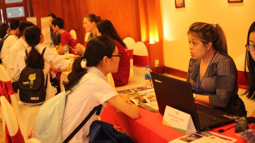 Học sinh có cơ hội phỏng vấn học bổng trực tiếp lên tới 100% với đại diện trường.