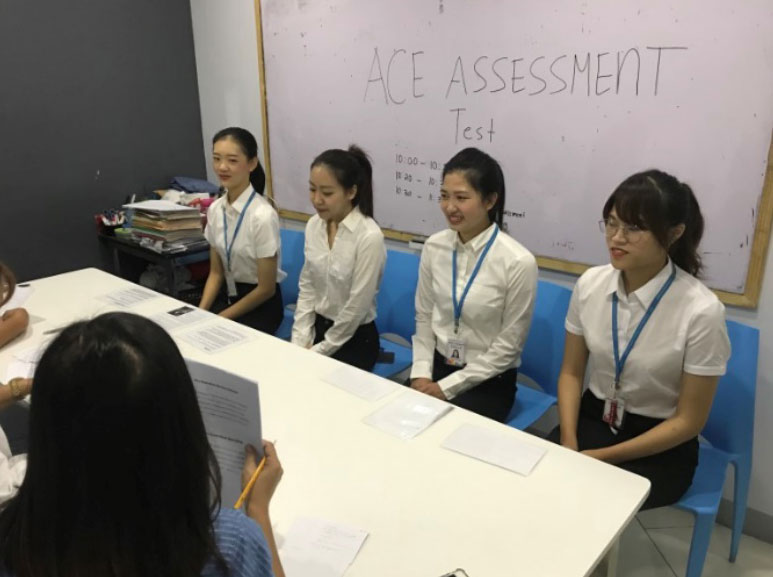 Hình ảnh buổi học tiếng Anh dành cho các tiếp viên hàng không tương lai