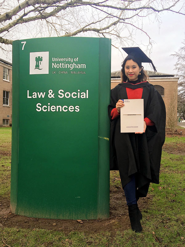 Hà vừa hoàn thành khóa học thạc sĩ về quan hệ quốc tế tại Đại học Nottingham theo chương trình học bổng Chevening khóa 2017-2018. Ảnh nhân vật cung cấp