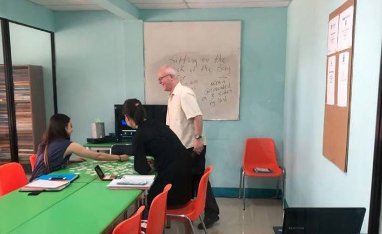 Một lớp học nhóm tiếng Anh tại Philippines
