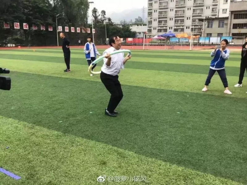 Thầy già rồi nhưng vẫn dẻo dai lắm nhé