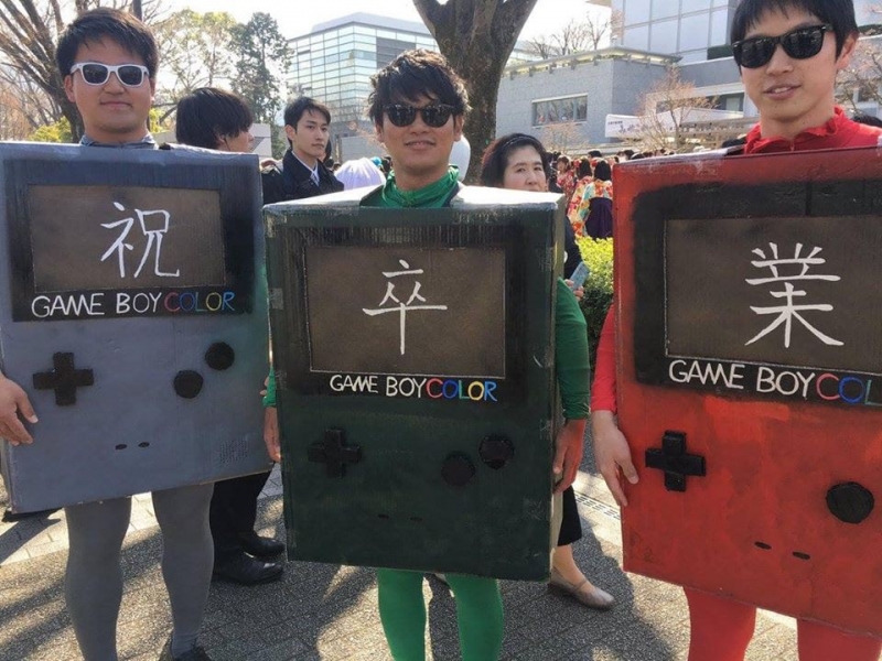 Cứ đến lễ tốt nghiệp, sinh viên trường Đại học Kyoto lại háo hức chuẩn bị những concept hoá trang càng dị càng tốt