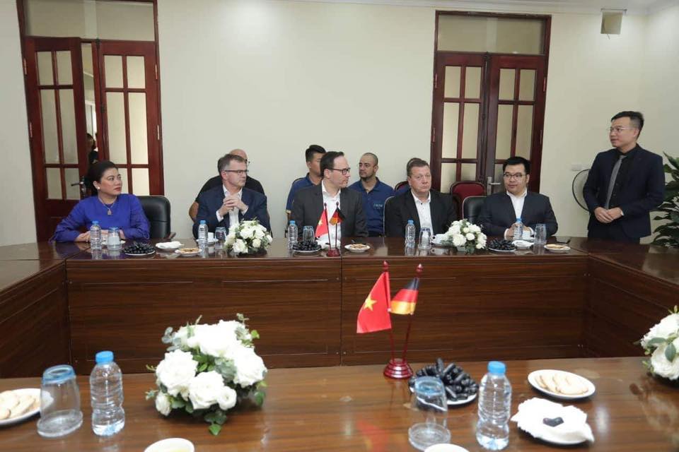 Đoàn thị trưởng thành phố Leipzig – CH Liên Bang Đức tại Trường Cao đẳng nghề kỹ thuật - mỹ nghệ Việt Nam