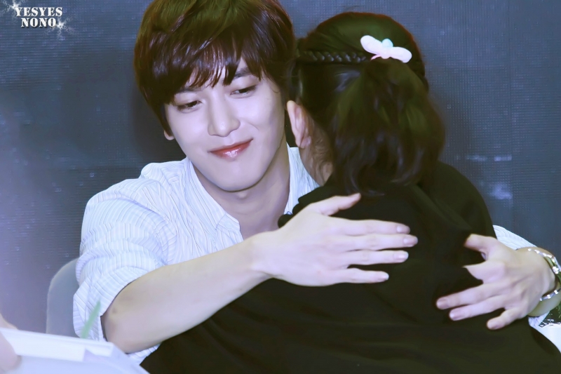 Jung Yonghwa (CNBlue) bị tung bằng chứng trúng tuyển chương trình đào tạo Tiến sĩ dù không tham gia buổi phỏng vấn tuyển sinh và nộp đơn đúng kỳ hạn.