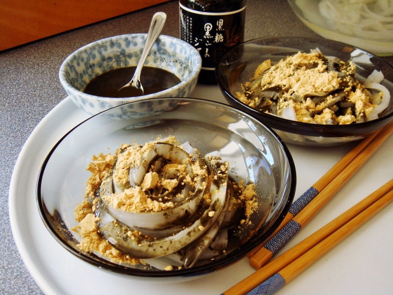Kuzu mochi - một loại bánh truyền thống Nhật Bản phổ biến vào mùa Hạ.