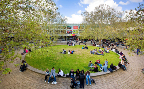 Thuộc top 1,5% các trường đại học hàng đầu thế giới, La Trobe University được nhiều sinh viên quốc tế lựa chọn.