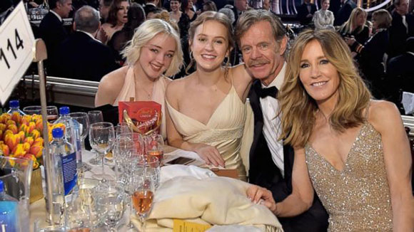 Gia đình Hollywood William Macy - Felicity Huffman đối mặt cáo buộc 'chạy điểm' cho con gái và cũng là một đầu mối chính trong đường dây gian lận chấn động.