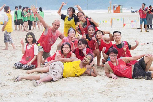 Trại hè mang đến một bầu không khí học tập thoải mái nhưng cũng không kém phần cạnh tranh để kích thích bộc lộ tài năng từng học sinh.