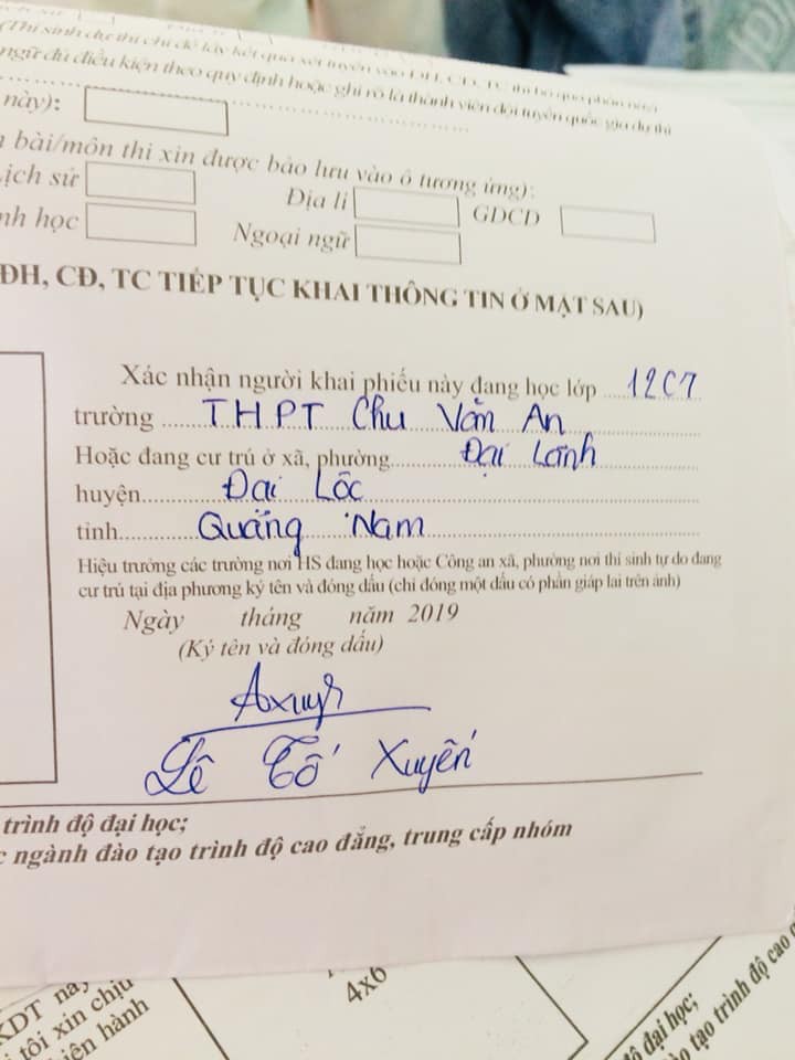 Đang đăng ký thi đại học mà vèo cái đã nhảy lên tận chức hiệu trưởng từ khi nào vậy?