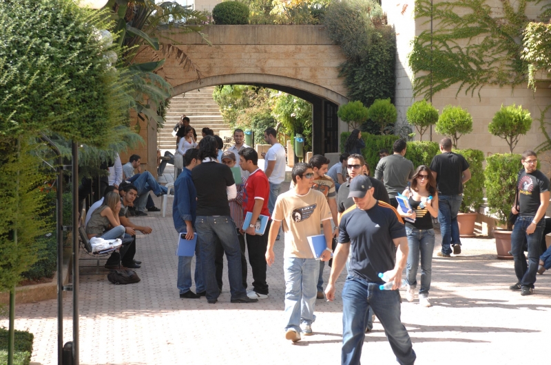 ssdh-lebanese-american-university-sinh-vien