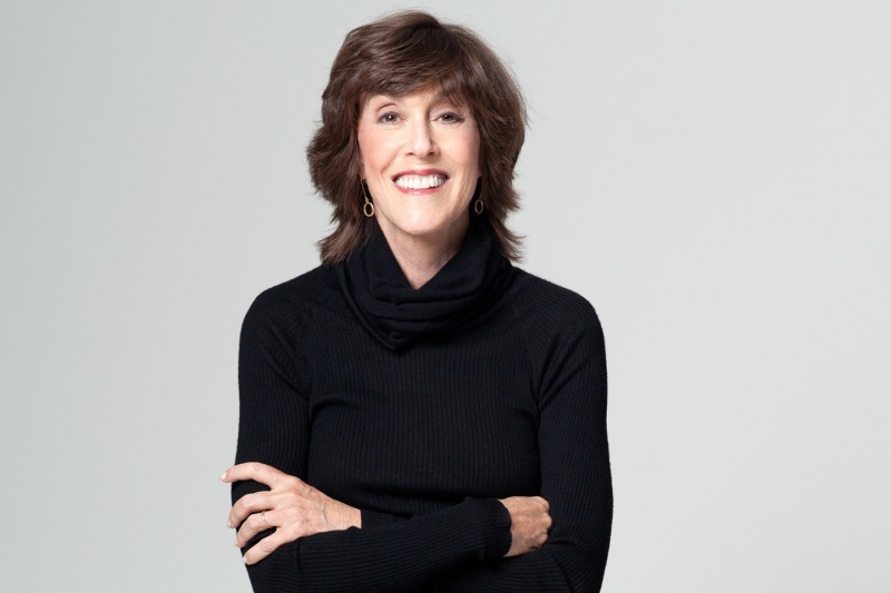Nữ nhà báo, biên kịch, đạo diễn Nora Ephron.