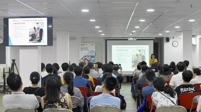 Phụ huynh, học sinh được chia sẻ thông tin tại hội thảo "Hướng dẫn trước khi lên đường" của IDP.