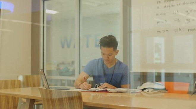 Derrick Ngo nỗ lực học tập để thoát nghèo