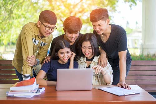 Châu Âu là cái nôi khai sinh nhiều học viện, đại học đẳng cấp thế giới.