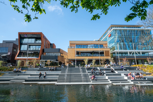 Có mục tiêu thu hút nguồn nhân lực và phát triển thành phố, Christchurch mang đến rất nhiều cơ hội học tập và làm việc cho người trẻ trong nước lẫn quốc tế