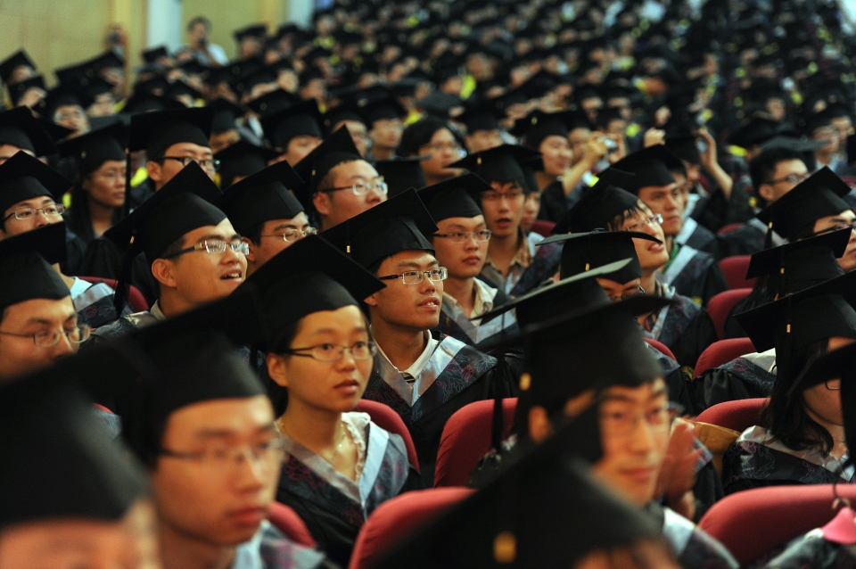 Nhiều sinh viên tốt nghiệp tại Trung Quốc đang đứng trước triển vọng việc làm mờ mịt do nền kinh tế bị ảnh hưởng bởi cuộc chiến tranh thương mại Mỹ - Trung. (Nguồn: AFP)