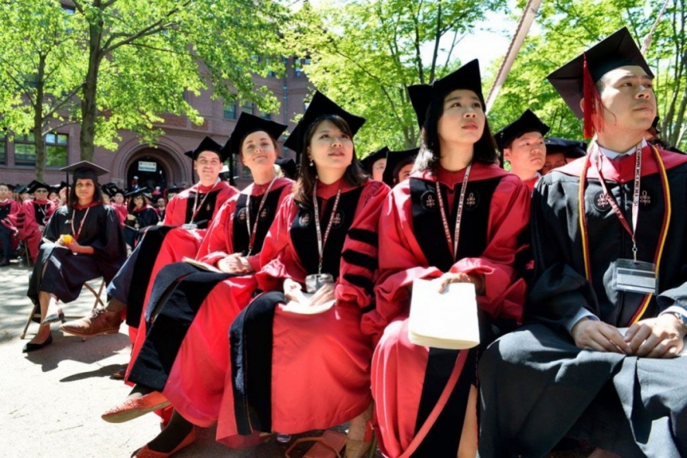 Sau khi căng thẳng thương mại giữa Bắc Kinh và Washington xảy ra, sinh viên Trung Quốc gặp nhiều khó khăn hơn khi nộp đơn vào các trường đại học Mỹ và khó ở lại tìm việc làm sau khi tốt nghiệp, đặc biệt là trong lĩnh vực công nghệ cao. (Nguồn: Yale University)