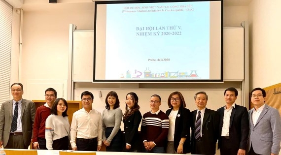 Ban chấp hành Hội Du học sinh Việt Nam tại Cộng hòa Czech ra mắt tại Đại hội. Nguồn: VOV Praha