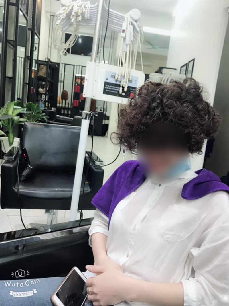 Miệng mỉm cười dù biết mình là nhân vật chính phim "Đấu Trường Sinh Tử" khi quyết đi làm xoăn vào những ngày giáp Tết...