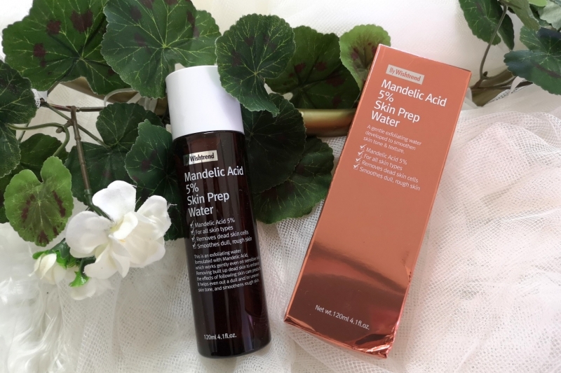 Thêm một "em" nước hoa hồng khác cùng xuất xứ Hàn Quốc với toner nhà Some By mi có công dụng làm sạch hiệu quả mà Rư gợi ý là Mandelic Acid 5% Skin Prep Water. Với mức giá bình dân, chất lượng lại vô cùng ổn giúp làm dịu những vết đỏ trên da và giảm thiểu kích ứng, toner của Wishtrend cũng là gợi ý skincare bạn nên thử qua nếu muốn da sạch khoẻ.