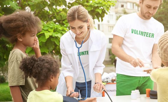 volunteer-medical-student-1109x675-1-570x347