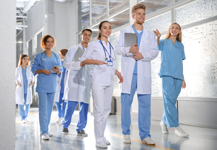 Nhóm sinh viên y khoa của một trường đại học Mỹ. Ảnh: Shutterstock.