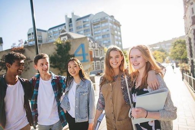Học sinh bậc trung học tại New Zealand. Ảnh; Trâm Trần