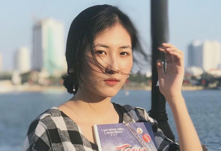 Nhã Uyên dành nhiều thời gian học tập và giành nhiều giải thưởng học tập từ tiếng Anh, tiếng Nhật.  