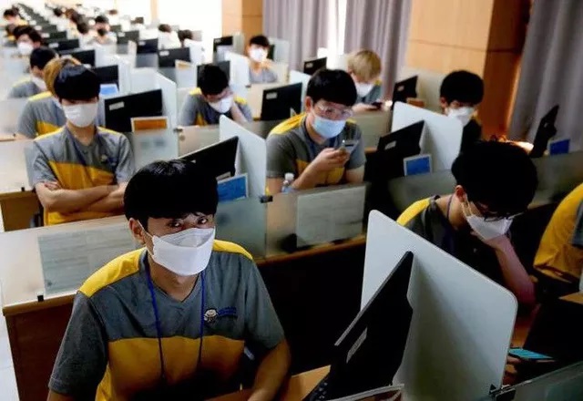 Hàn Quốc đau đầu với hàng vạn du học sinh Trung Quốc học trở lại. (Ảnh: Reuters)