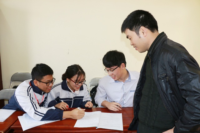 Thầy trò đội tuyển Toán Trường THPT chuyên Phan Bội Châu ôn luyện chuẩn bị cho vòng 2 chọn đội tuyển quốc gia tham dự các kỳ thi quốc tế và khu vực.