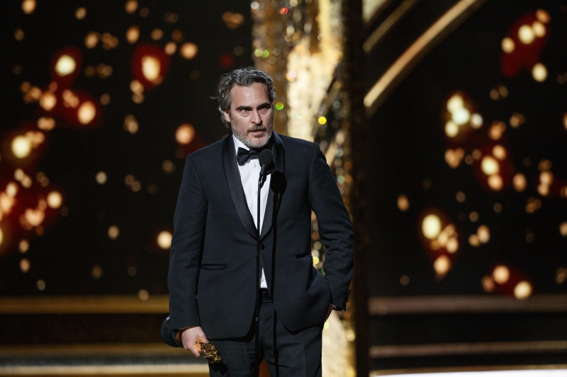 Joaquin Phoenix khi nhận tượng vàng Oscar 2020