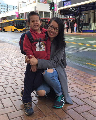 Chị An Nhiên và con khi theo học tại New Zealand.
