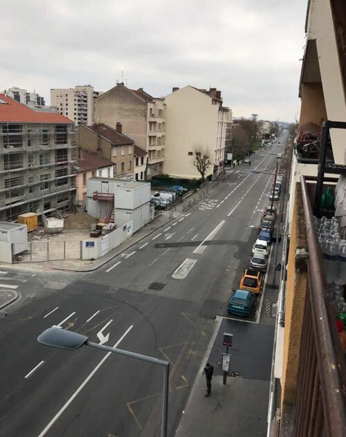 Ngày 26/3, đường sá tại thành phố Lyon vắng bóng người sau khi Pháp áp dụng lệnh hạn chế đi lại. Ảnh: Hải Vân.