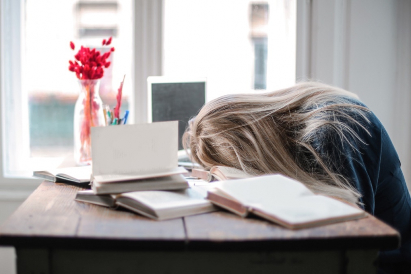ssdh-sinh-vien-thi-cu-stress2