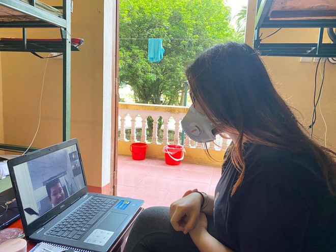 Anh Thư dạy online miễn phí trong thời gian cách ly tập trung.