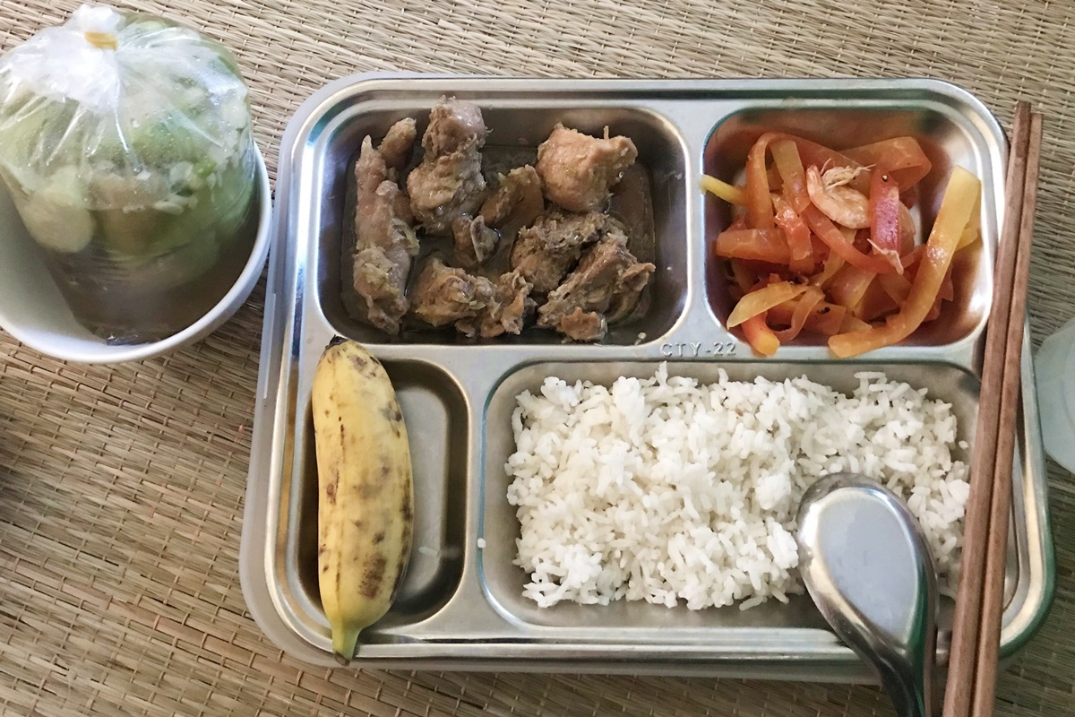Bữa ăn đầu tiên của Vũ Ngân tại khu cách ly. Ảnh: Vũ Ngân