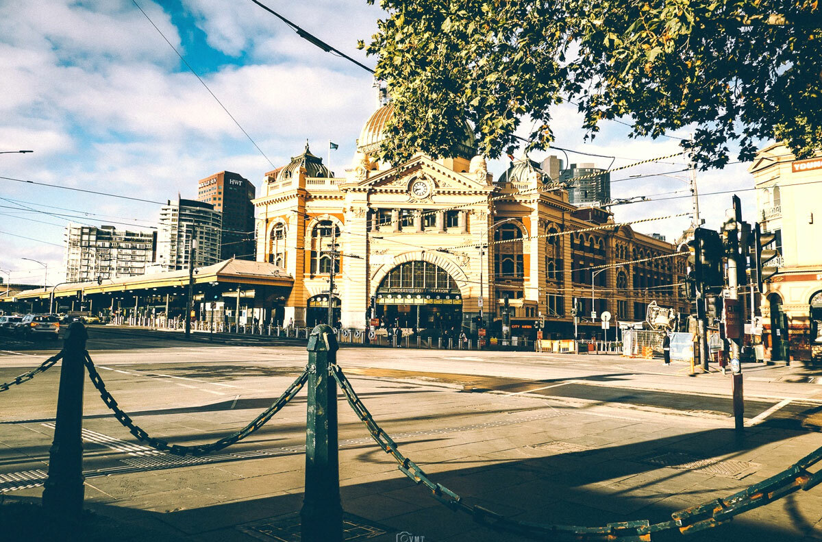 Ngày cuối tháng 3, nhà ga xe lửa Flinders Street Station không một bóng người. Ảnh: Minh Thông.