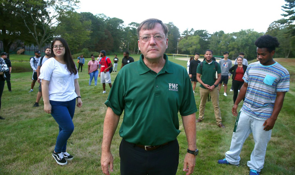 ĐH Pine Manor bán bớt đất nhưng vẫn khó cầm cự qua dịch. Ảnh: Boston Globe.