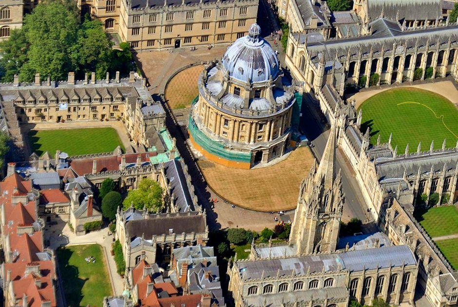 Đại học Oxford (Anh) rơi vào khó khăn tài chính khi nhiều sinh viên nước ngoài hủy bỏ kế hoạch du học do dịch bệnh.