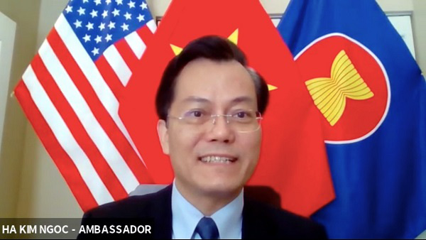 Đại sứ Việt Nam tại Mỹ Hà Kim Ngọc đề nghị công dân Việt Nam, các bạn du học sinh cần bình tĩnh, tuân thủ các hướng dẫn của sở tại về phòng ngừa dịch bệnh, giãn cách xã hội và nên tiếp tục ở lại sở tại nếu điều kiện cho phép - Nguồn: Đại sứ quán Việt Nam tại Mỹ