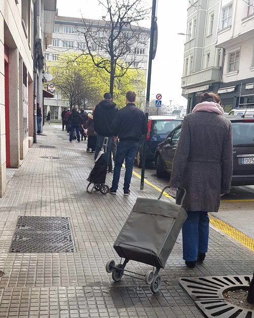 Ngày 2/4, đường sá tại thành phố Castellon, vùng Valencia vắng bóng người sau khi Tây Ban Nha áp lệnh phong tỏa. Ảnh: Hoàng Thảo.