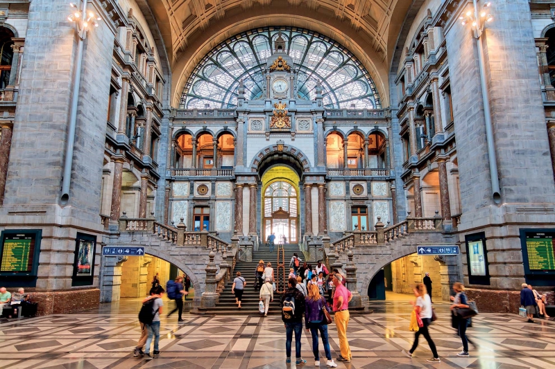 Ga trung tâm Antwerp là một trong những ga tàu lãng mạn nhất châu Âu.