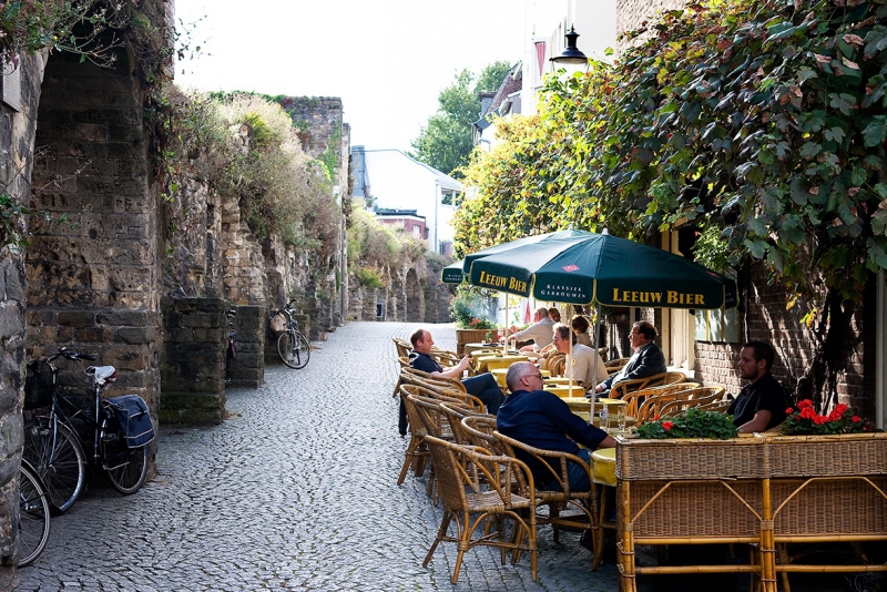 Một trong những con phố đi bộ ở Maastricht.