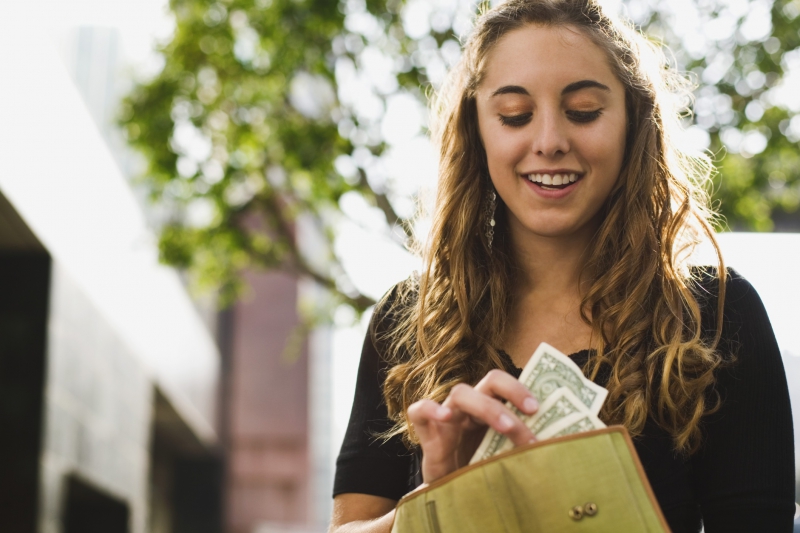 ssdh-sinh-vien-shopping-money