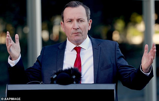 Thủ hiến Mark McGowan thông tin phụ huynh bị phạt 1.000 USD nếu không cho con đến trường mà không có lý do chính đáng. Ảnh: AAPIMAGE
