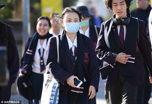 Vào 11/5, học sinh ở Queensland trở lại trường. Ảnh: AAPIMAGE