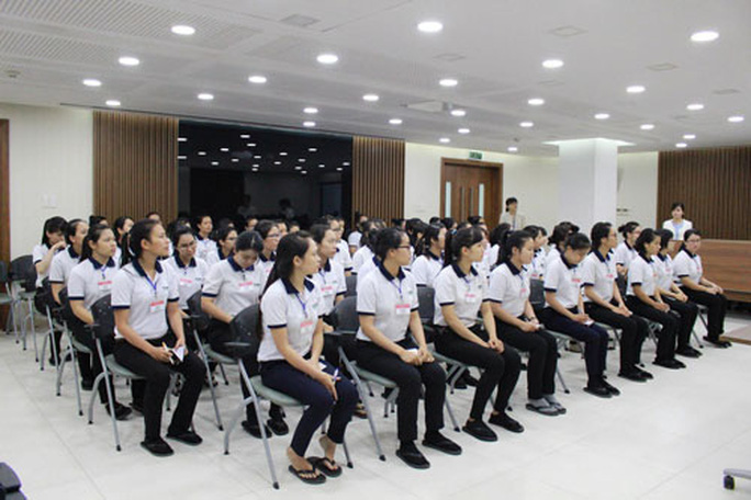 Các ứng viên thực tập sinh tham gia một kỳ thi tuyển thực tập kỹ thuật tại Nhật Bản