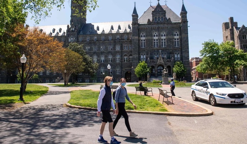 Khuôn viên ĐH Georgetown vắng vẻ do ảnh hưởng của đại dịch COVID-19. Ảnh: AFP