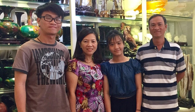 Minh Khang, du học sinh Úc từ chương trình Trả góp du học của Bella Group - trong ngày chia tay gia đình lên đường sang Úc - Ảnh do gia đình cung cấp