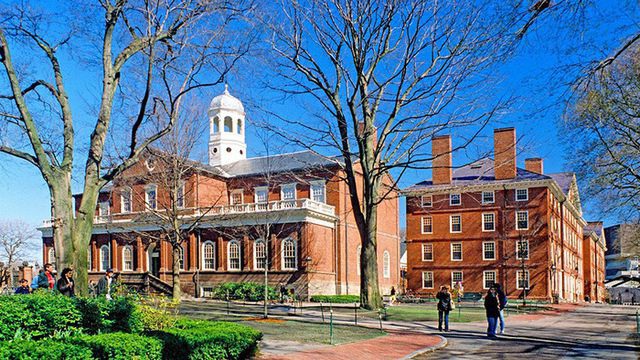 Cử nhân Đại học Harvard có mức lương 74.800 - 146.800 USD (tương đương 1,7 - 3,4 tỷ đồng)/năm.